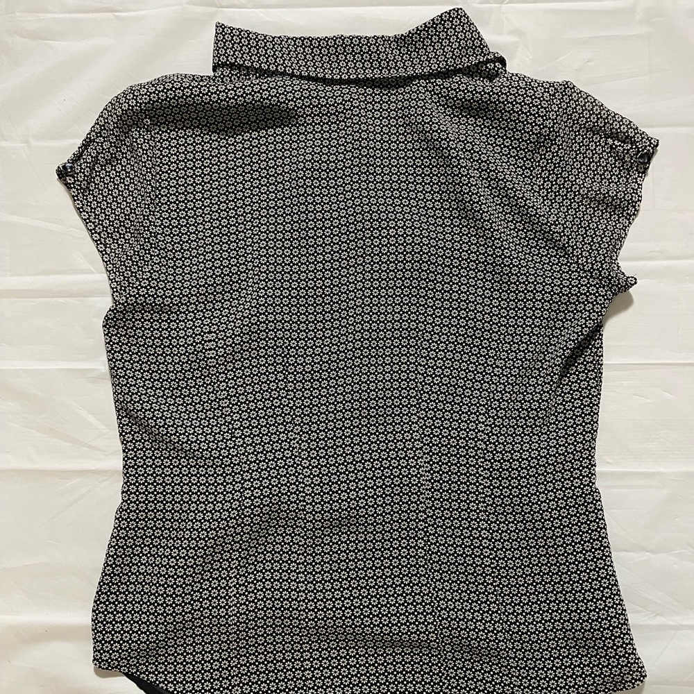 Nine West Women’s sleeveless shirt, Size 8 - Picture 5 of 9